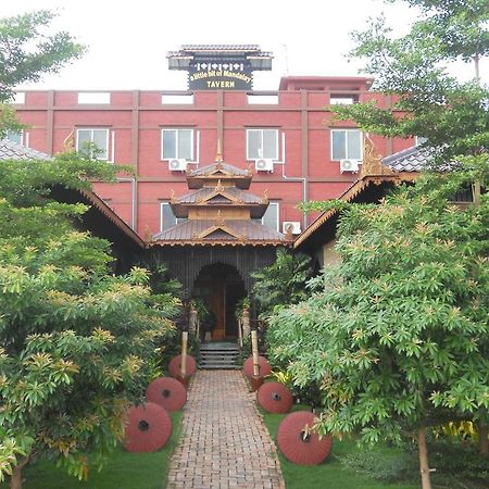 ア リトル ビット オブ マンダレー タバーン Bed & Breakfast エクステリア 写真
