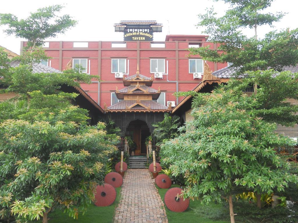 ア リトル ビット オブ マンダレー タバーン Bed & Breakfast エクステリア 写真