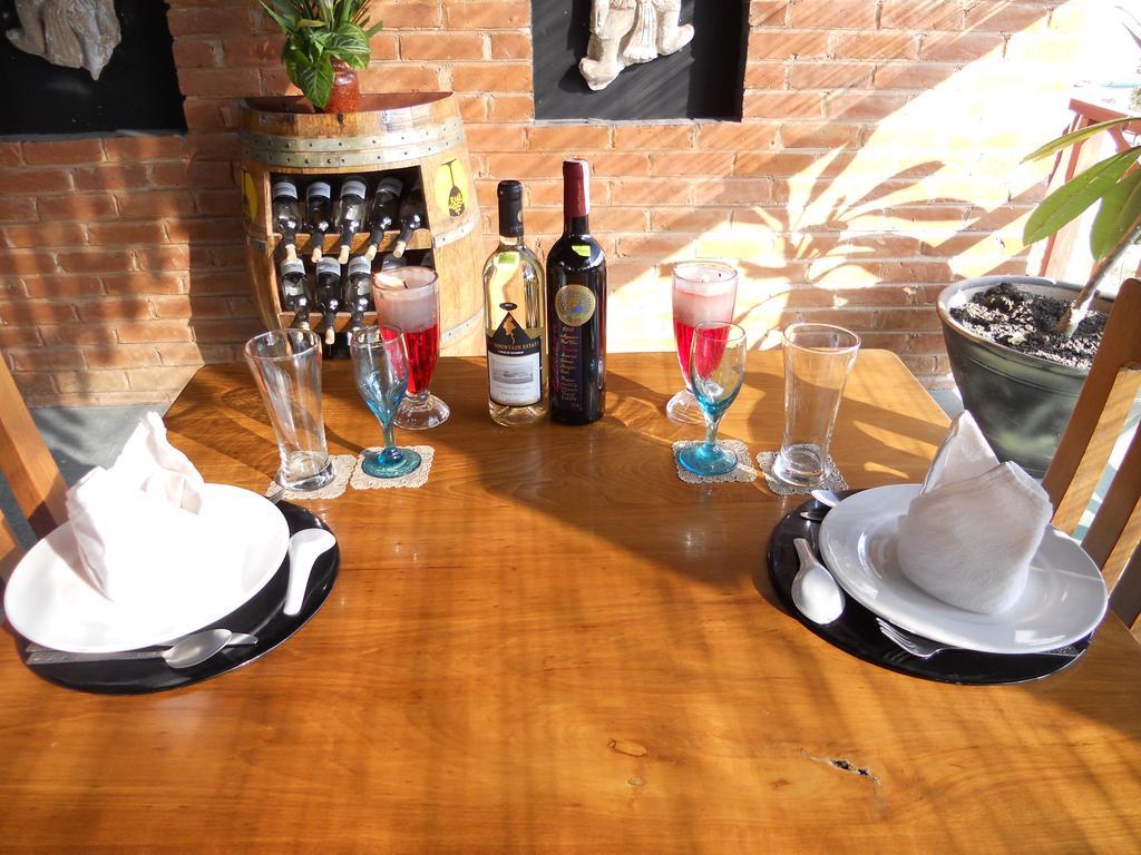 ア リトル ビット オブ マンダレー タバーン Bed & Breakfast エクステリア 写真