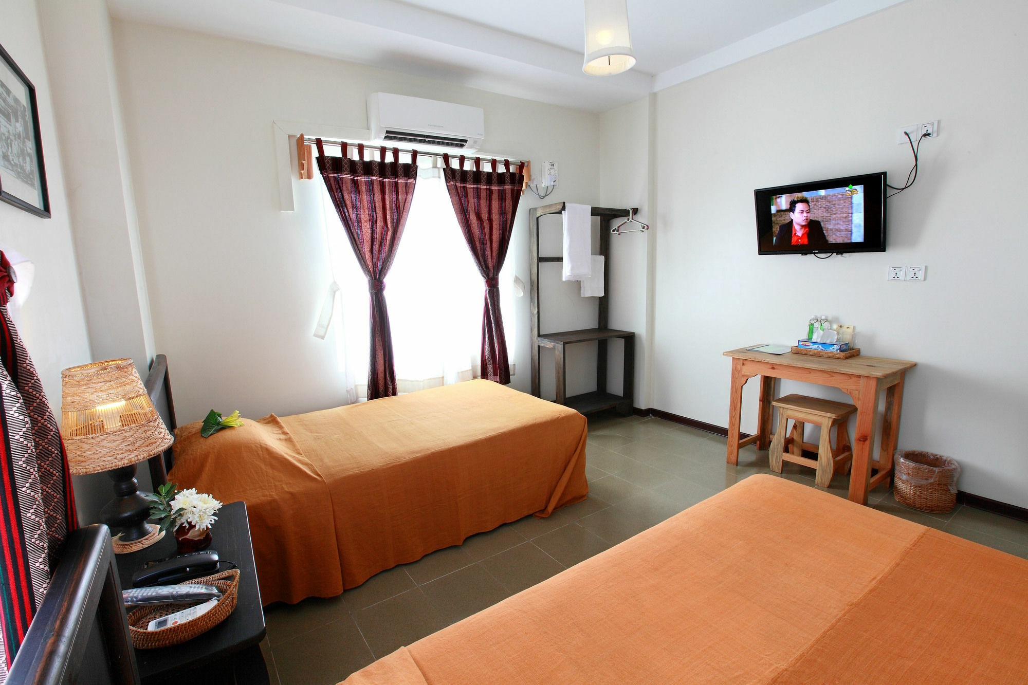 ア リトル ビット オブ マンダレー タバーン Bed & Breakfast エクステリア 写真